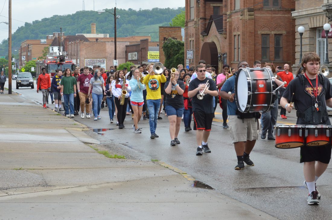 Steubenville High School students march for a cure in support of Relay ...